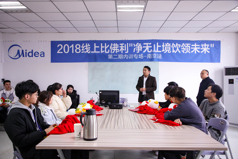 加強就業(yè)畢業(yè)生回訪，促進校企合作渠道拓展