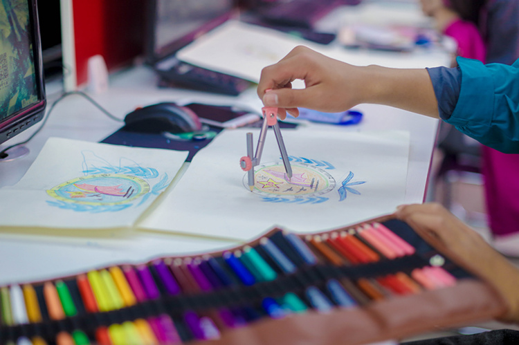 移動UI設計<a href=http://njxh.cn target=_blank class=infotextkey>專業(yè)</a>適合女生學嗎？會不會很難？