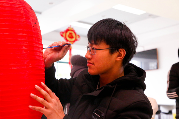 猜燈謎，鬧元宵—南京新華不一樣的元宵節(jié)