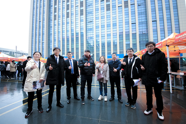 南京新華校園人才交流會，引眾多媒體聚焦關(guān)注