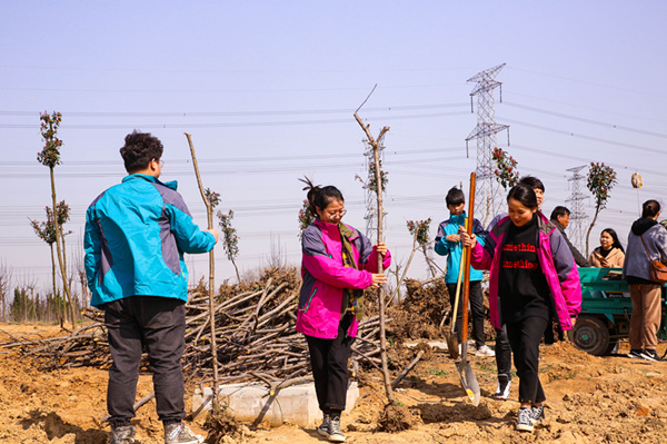 “攜手植樹，共創(chuàng)藍天”丨南京新華師生共筑新華育才林