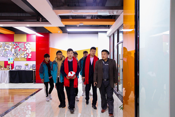 “追夢青春·感恩新華”—杰出校友母校行活動(dòng)順利舉行