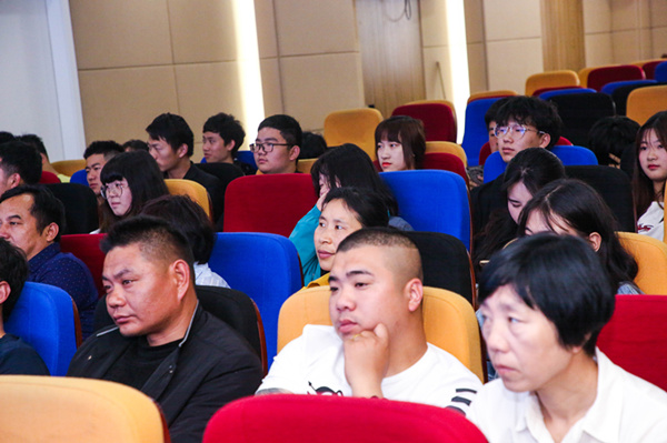 “家?；?，攜手共進”——2019級新生基礎(chǔ)階段課程結(jié)課答辯圓滿結(jié)束