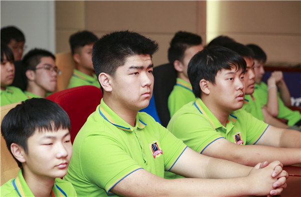 南京新華第二期新生青訓營之校紀校規(guī)教育：強校規(guī)，名紀律