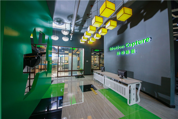 南京新華電腦專修學(xué)院的學(xué)費(fèi)多少？