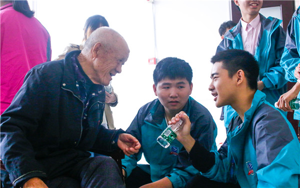 你我志愿心，傳遞敬老情——南京新華學(xué)子走進(jìn)秣陵街道敬老院