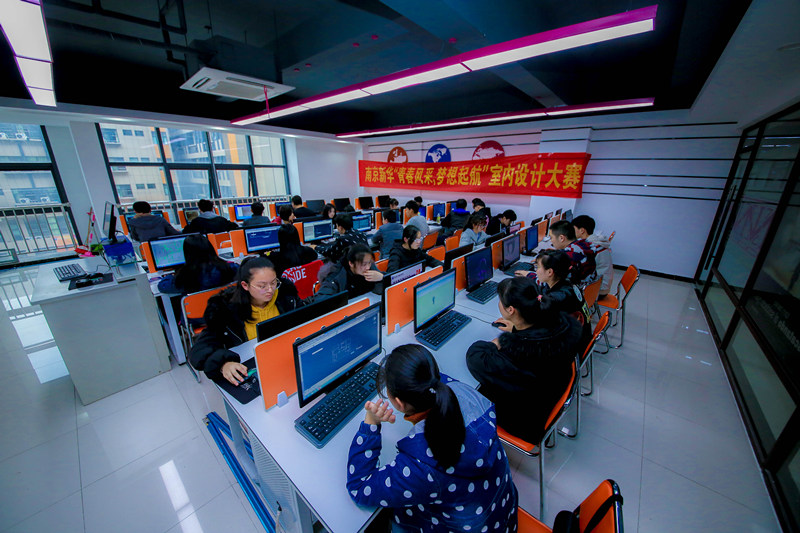 你看！他們代表學校去參加全國互聯(lián)網(wǎng)職業(yè)技能大賽了耶！