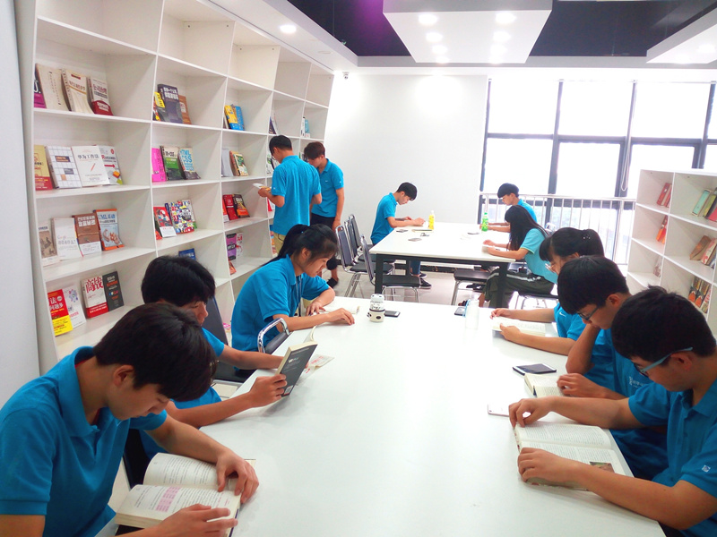 技校里面有什么<a href=http://njxh.cn target=_blank class=infotextkey>專業(yè)</a>？適合初中去學(xué)習(xí)么？