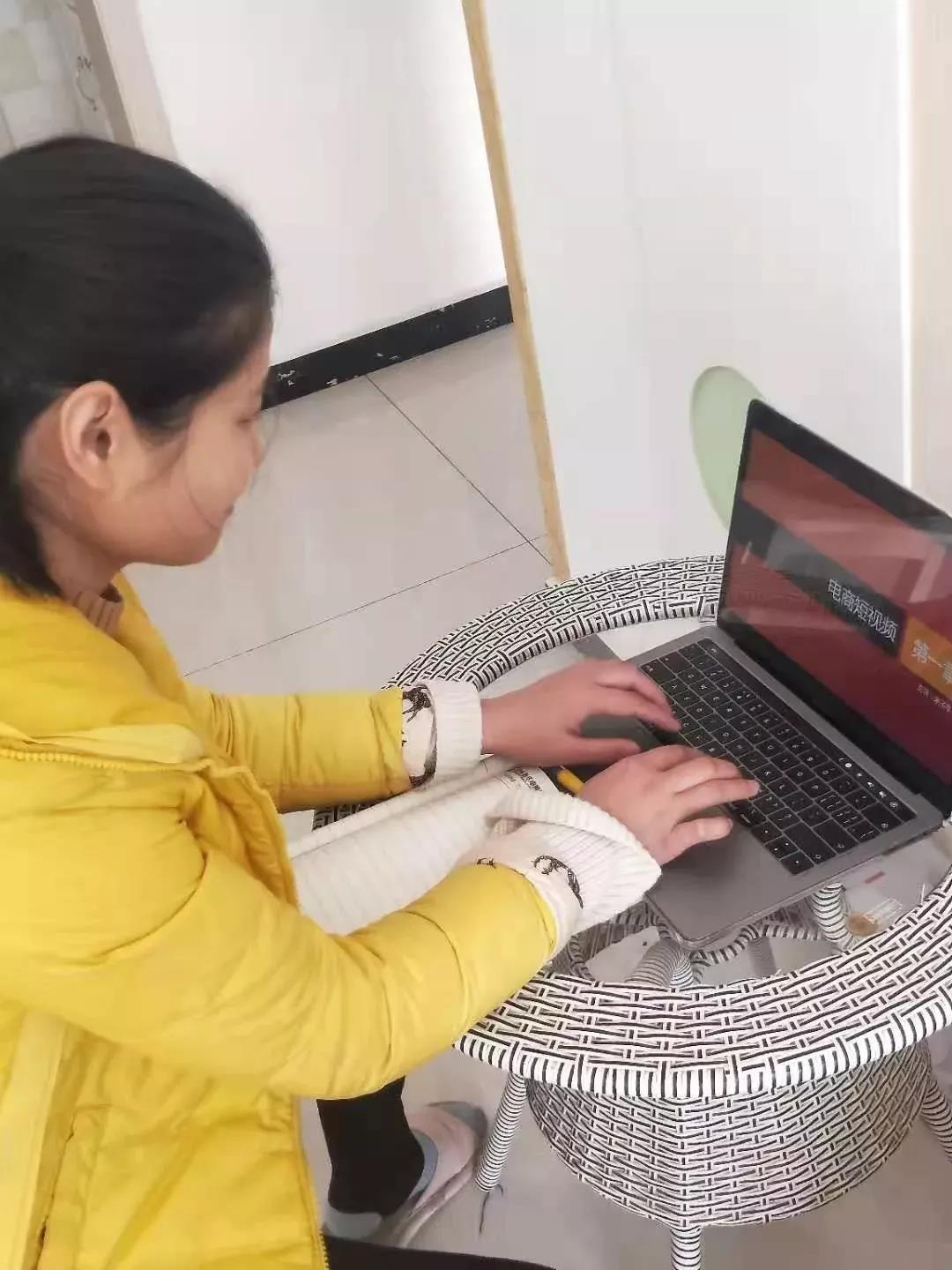 停課不停學(xué)，“云學(xué)習(xí)”開啟，看新華老師都在哪里備課