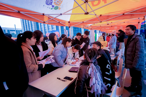 初入職場(chǎng)，我們應(yīng)該如何保持良好的心態(tài)