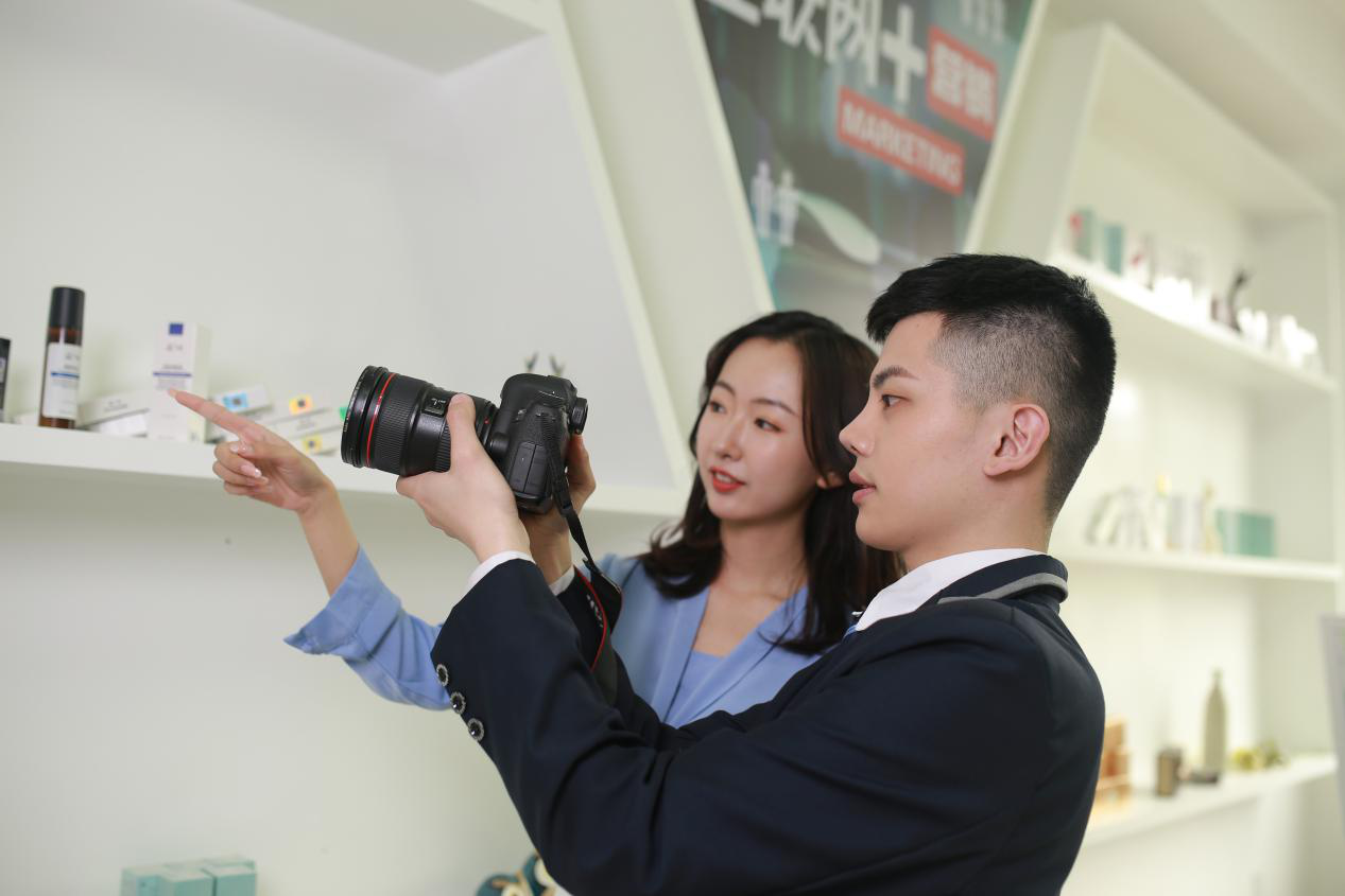 電商作為新興業(yè)態(tài)大有可為，學(xué)電商為什么來新華？