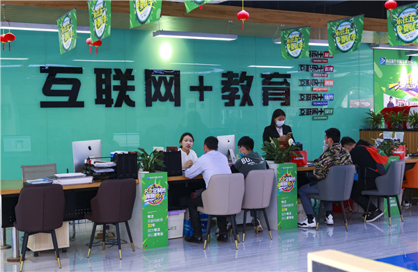 【南京新華五一試學(xué)營】試學(xué)火爆，歡迎新同學(xué)來到南京新華~