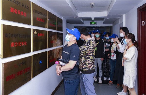 【南京新華五一試學(xué)營】試學(xué)火爆，歡迎新同學(xué)來到南京新華~