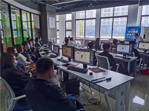 【南京新華五一試學(xué)營】試學(xué)火爆，歡迎新同學(xué)來到南京新華~