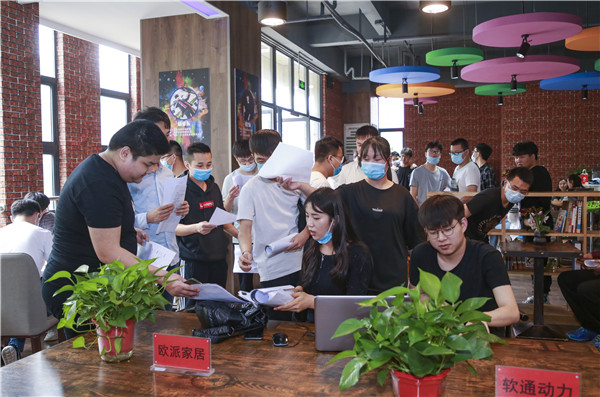 就業(yè)保障丨千企萬崗進校園，助力學(xué)子精準(zhǔn)就業(yè)！