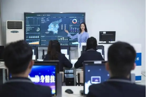 學互聯(lián)網(wǎng)金融與智能財會<a href=http://njxh.cn target=_blank class=infotextkey>專業(yè)</a>，為什么要來新華？