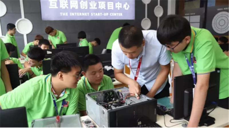 人才共建、產教聯盟！新華互聯網科技名企定制班招生補錄中！