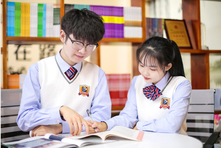 新華互聯(lián)網(wǎng)科技攜手名企，定向委培人才，讓學(xué)生好就業(yè)、就好業(yè)！