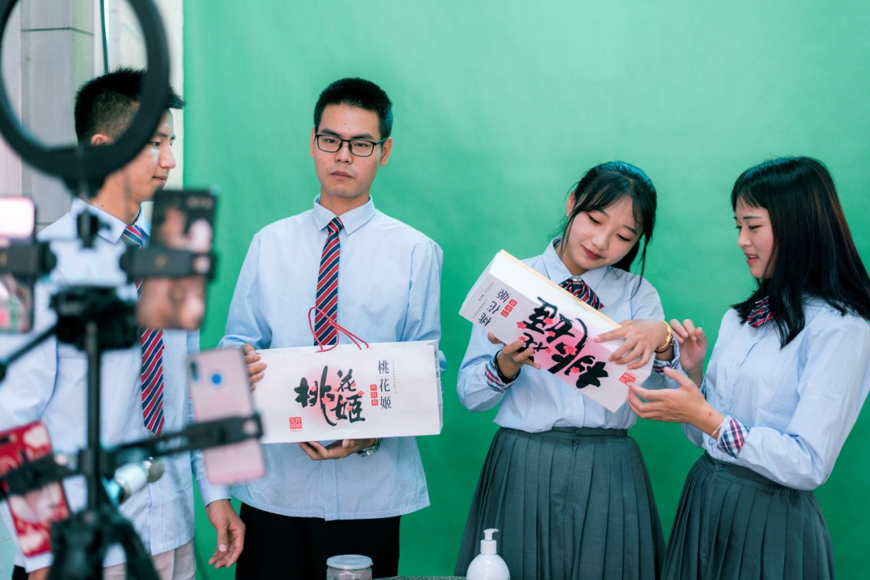 肩負(fù)職教強(qiáng)國重任，新華電腦學(xué)校升級(jí)“五項(xiàng)能力”培養(yǎng)互聯(lián)網(wǎng)高技能人才！