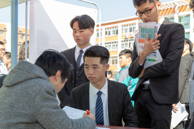 新時代、新人才、新就業(yè)，新華創(chuàng)新“訂單式”人才培養(yǎng)模式！