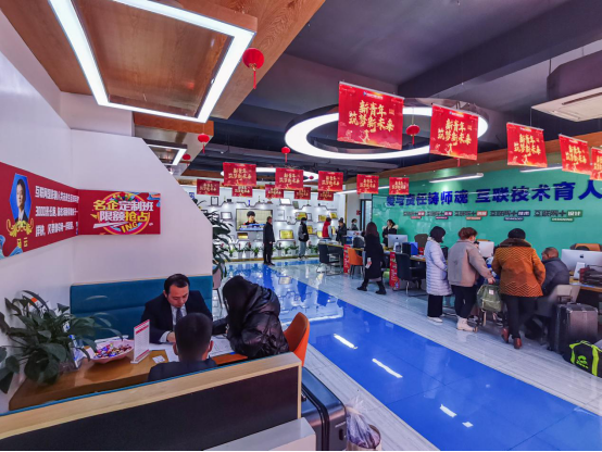 南京新華電腦專修學(xué)院330校園專場咨詢?nèi)栈顒?dòng)成功舉辦！