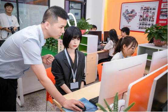 新華互聯(lián)網(wǎng)科技教學(xué)怎么樣？演員盧杉這么說