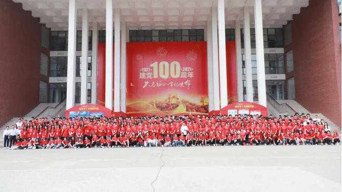 一面黨旗，一顆初心