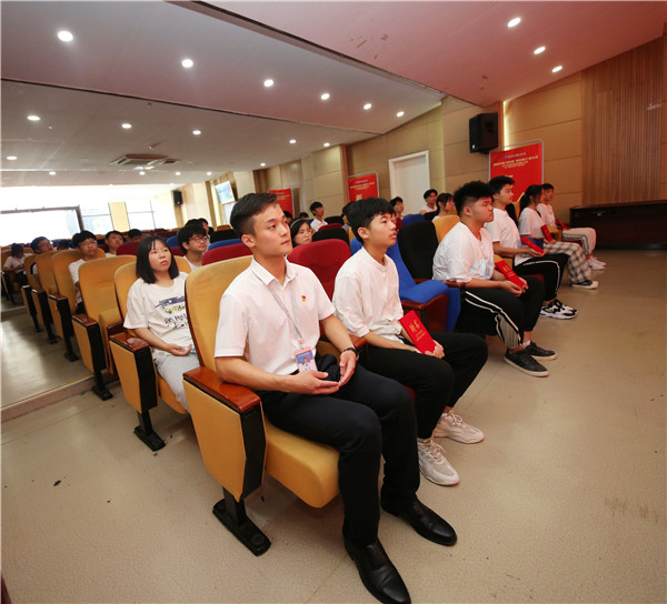 南京新華《企業(yè)大咖進(jìn)校園》活動(dòng)圓滿舉行！