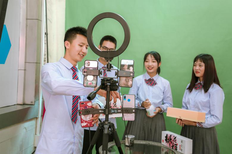 厲害了我的學(xué)姐！2021雙11直播PK龍虎榜