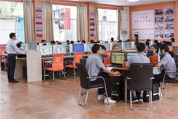 讓農(nóng)產(chǎn)品搭上“電商順風(fēng)車(chē)” 新華電腦教育以賽促教，助力鄉(xiāng)村振興