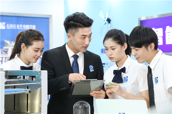 職教大品牌新華電腦教育“洞察職教，預(yù)見未來”