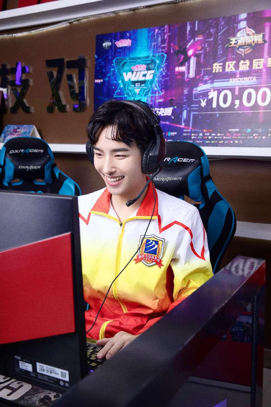 王者爭(zhēng)霸 限定名額！LGD俱樂(lè)部明星成員來(lái)新華啦！快來(lái)一戰(zhàn)高低