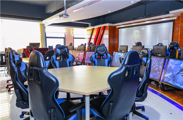 競(jìng)青春，逐夢(mèng)想|南京新華電競(jìng)開(kāi)放日燃情開(kāi)戰(zhàn)