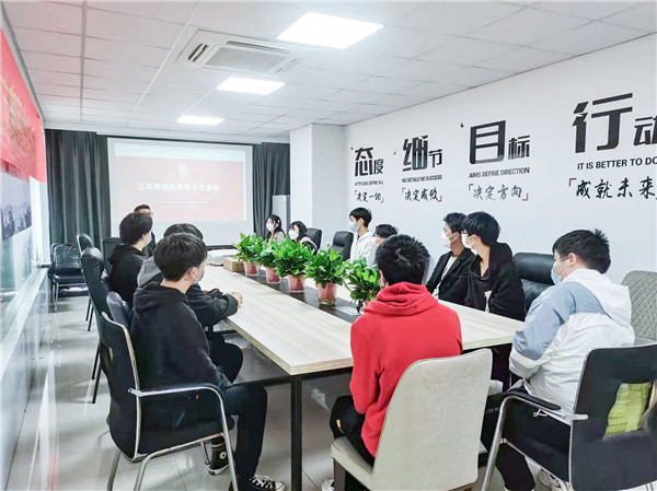 企業(yè)招聘進(jìn)校園，助力學(xué)生高質(zhì)量就業(yè)