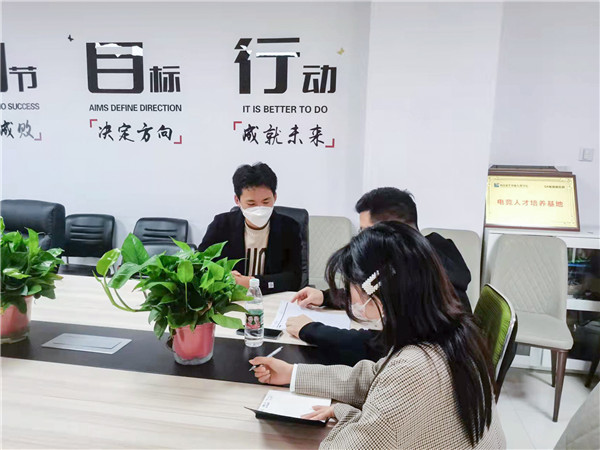 企業(yè)招聘進(jìn)校園，助力學(xué)生高質(zhì)量就業(yè)