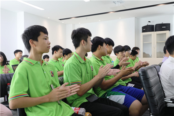 大咖進(jìn)校園|雛鷹展翅，智領(lǐng)未來(lái)