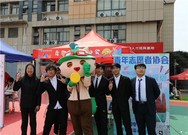 追光有“你”，歡迎“新”上人 南京新華電腦專修學(xué)校2024年春季社團(tuán)招新大會(huì)順利收官