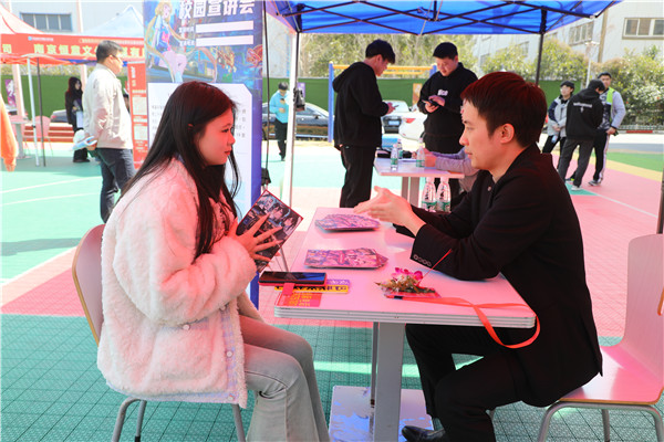 新華筑夢(mèng)，職贏未來 南京新華2024年春季校園招聘會(huì)暨校企融合簽約儀式圓滿舉行