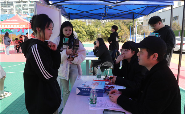 新華筑夢(mèng)，職贏未來 南京新華2024年春季校園招聘會(huì)暨校企融合簽約儀式圓滿舉行