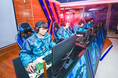 玩游戲來南京新華，就業(yè)無憂！