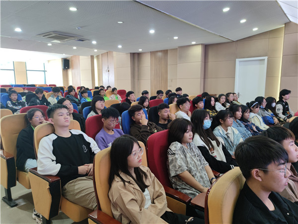 大咖進(jìn)校園|把人生過成藝術(shù)，將藝術(shù)寫進(jìn)人生