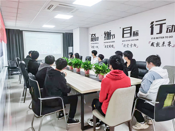 企業(yè)招聘進(jìn)校園，助力學(xué)生高質(zhì)量就業(yè)