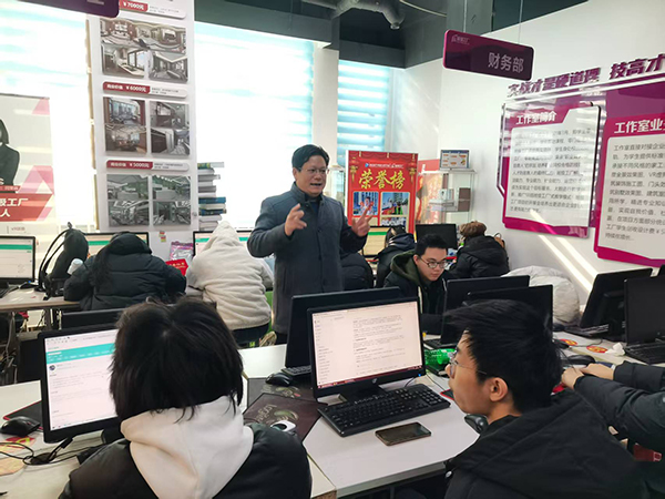 錨定職業(yè)航向 賦能智造未來——南京新華程老師為智能制造專業(yè)學(xué)子開展就業(yè)指導(dǎo)課