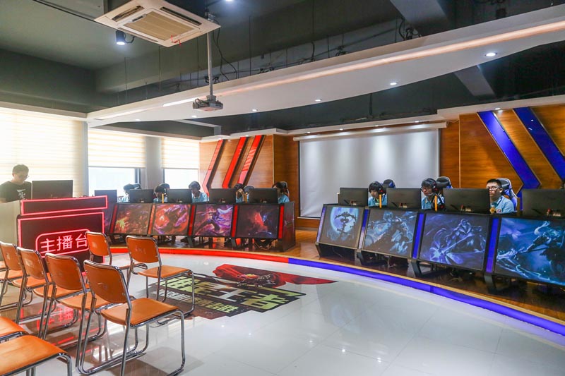 南京新華“產(chǎn)學(xué)結(jié)合 就業(yè)無(wú)憂”，電競(jìng)不止是夢(mèng)想！