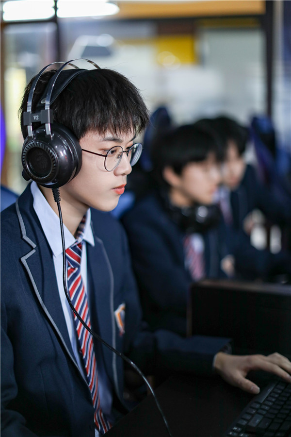 動漫游戲產業(yè)釋放千億潛力 電競