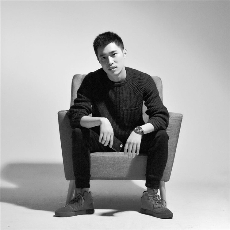 【讓蝴蝶飛過滄?！坎┞動谛氯A，耀眼于藍(lán)天