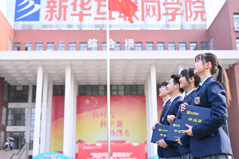 傳遞向上力量！新華電腦學(xué)?！独蠋焷砹恕?月繼續(xù)開講！