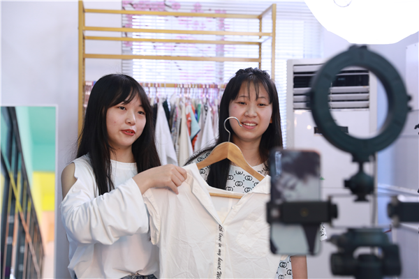 真實訓(xùn)真牛！學(xué)生時代第一桶金挖掘記