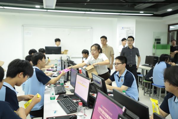 南京新華電腦夏日關(guān)懷行動(dòng)，助力學(xué)子清涼度夏！